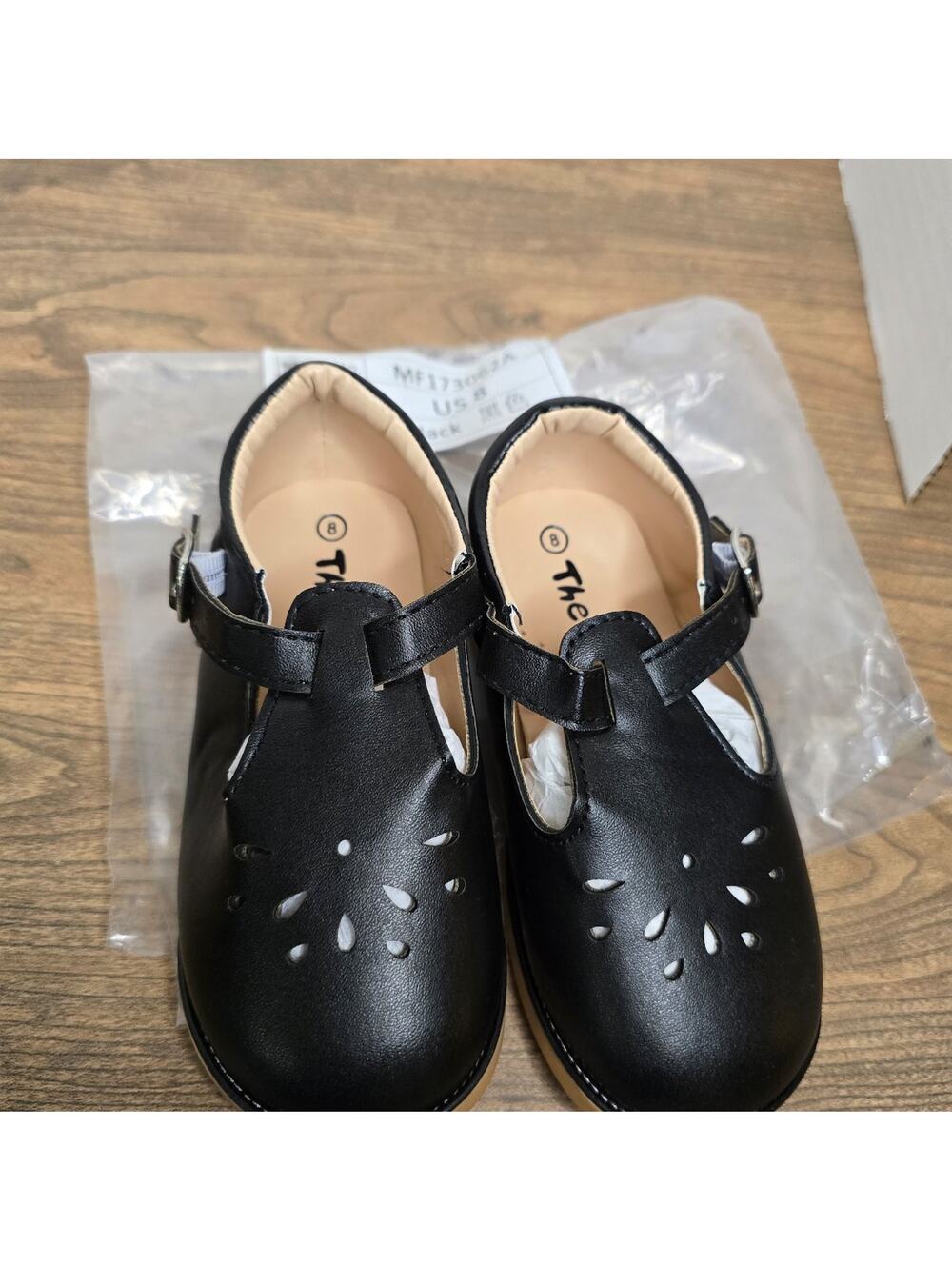 The Doll Maker Girl’s T-Strap Mary Jane shoes sz 6 toddler black